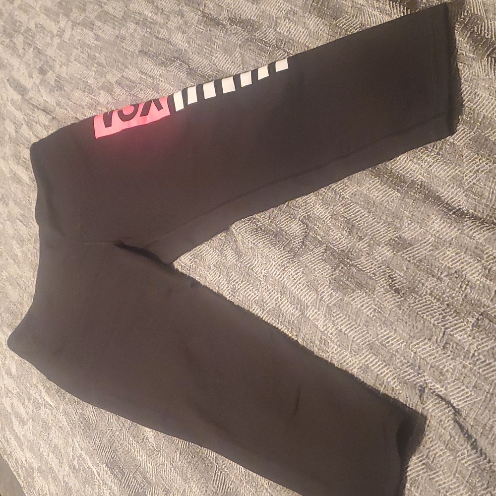 VS Workout Capris - Size: M